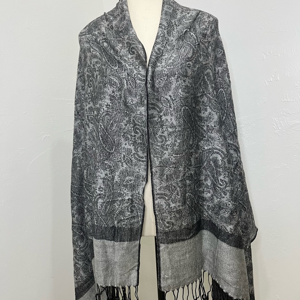 Elegant‎ Gray Paisley Shawl Scarf